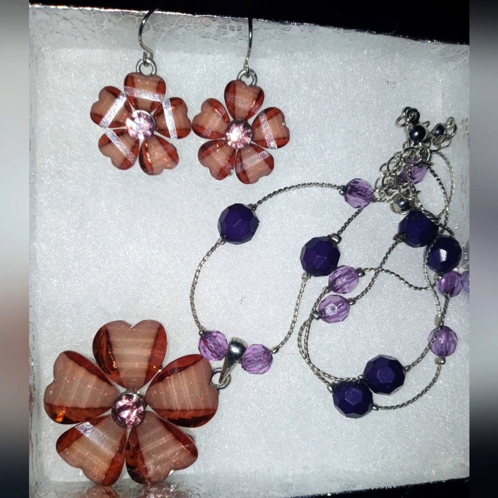 NWOT necklace & earrings set
